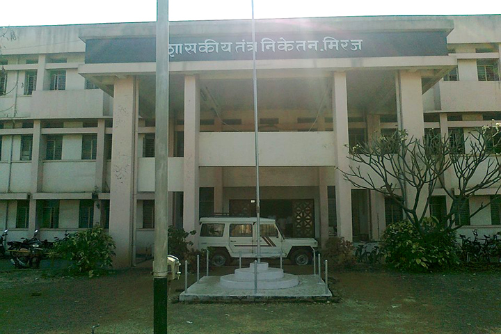 https://cache.careers360.mobi/media/colleges/social-media/media-gallery/11237/2021/1/2/Campus Front View of Government Polytechnic Miraj_Campus-View.jpg